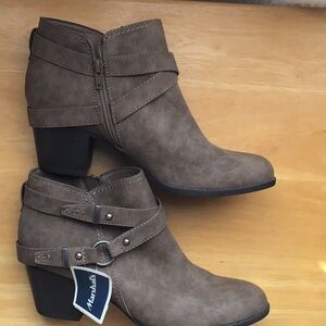 Indigo size 9M brand new shoes